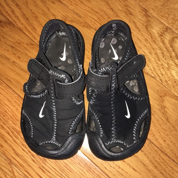 Nike Other - Nike sunray size 6